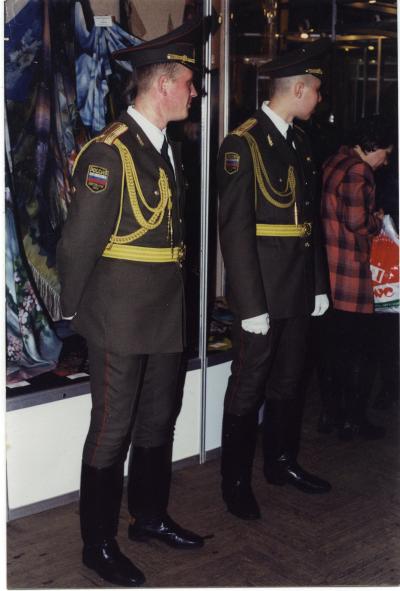 russian photo a17942.jpg (35388 bytes)